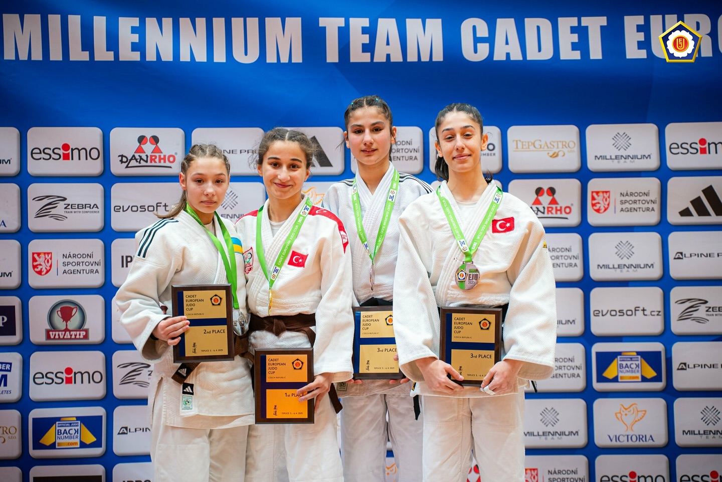 Teplitsedə möhtəşəm start &ndash; Yeniyetmə cüdoçularımızdan 7 medal